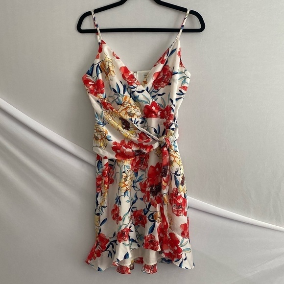 Guess Dresses & Skirts - Guess Summer Mini Floral Dress Faux Wrap With Side Waist Tie Size Small